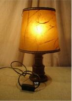 Belle lampe de table ancienne en bois avec abat-jour rétro -, Antiquités & Art, Enlèvement ou Envoi