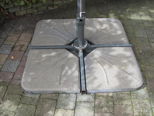 VIER BASISTEGELS VOOR PARASOLS, Tuin en Terras, Parasols, Zo goed als nieuw, Parasolvoet, Ophalen