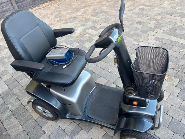 Scootmobiel in perfecte staat met lader, Diversen, Brommobielen en Scootmobielen, Zo goed als nieuw, Ophalen