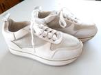 Witte schoenen, sneakers. Trend one. Mt 38. Verhoogde zool, Kleding | Dames, Wit, Street One, Ophalen of Verzenden, Zo goed als nieuw