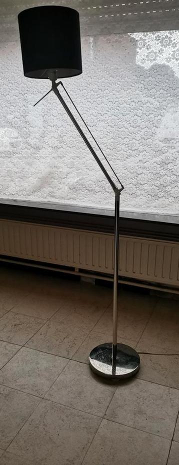 Vloerlamp  beschikbaar voor biedingen