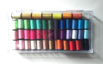50 mini-bobines de fil de toutes les couleurs