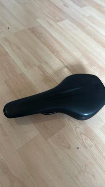 Syncros zadel, Enlèvement ou Envoi, Comme neuf, Selle