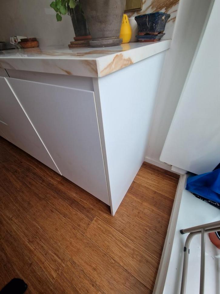 Howdens: 2 panneaux blancs de bout de cuisine 910 x 595 mm, Huis en Inrichting, Keuken | Keukenelementen, Nieuw, Wit, Ophalen