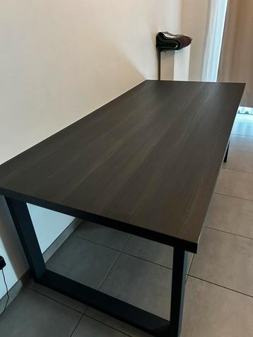 Zwarte eettafel eik  beschikbaar voor biedingen