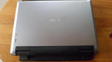 een zeer groot zwaar retro defect acer laptop 21 inch