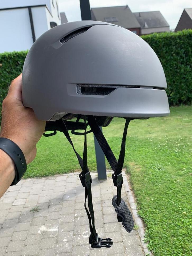 Fietshelm Abus Scraper 3.0, Fietsen en Brommers, Fietsaccessoires | Fietshelmen, Zo goed als nieuw, Heer of Dame, M, Ophalen