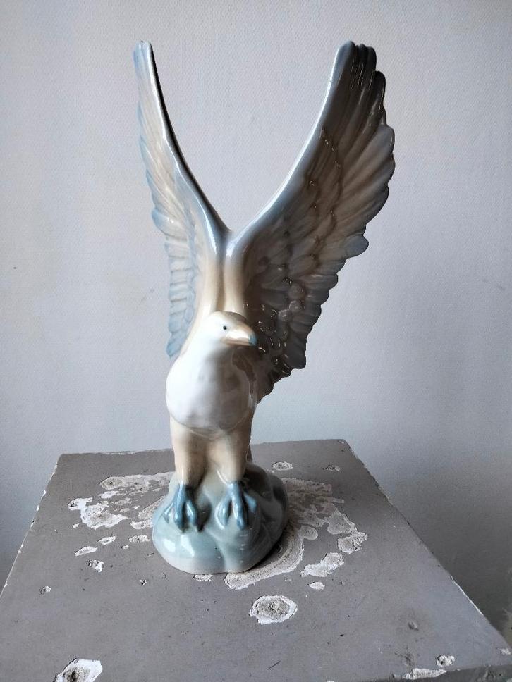 vintage beeld porselein Valencia Spain arend deco jaren 80, Antiek en Kunst, Kunst | Beelden en Houtsnijwerken, Ophalen of Verzenden