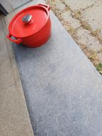 kookpan-gietijzer  pyrex rood, Huis en Inrichting, Keuken | Potten en Pannen, Ophalen of Verzenden, Zo goed als nieuw, Koekenpan of Braadpan