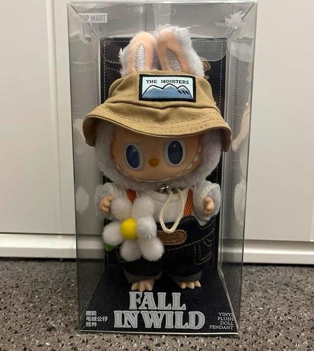 Labubu pop mart (17cm) fall in wild sealed, Verzamelen, Poppetjes en Figuurtjes, Nieuw, Ophalen