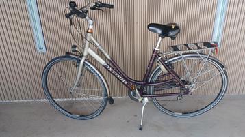 Damesfiets 28 inch beschikbaar voor biedingen
