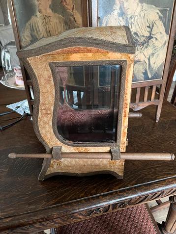 Antieke koets beschikbaar voor biedingen