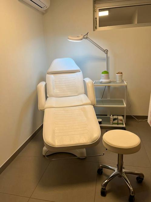 Behandeling stoel , massage, lichaamsverzorging , …, Elektronische apparatuur, Persoonlijke Verzorgingsapparatuur, Zo goed als nieuw