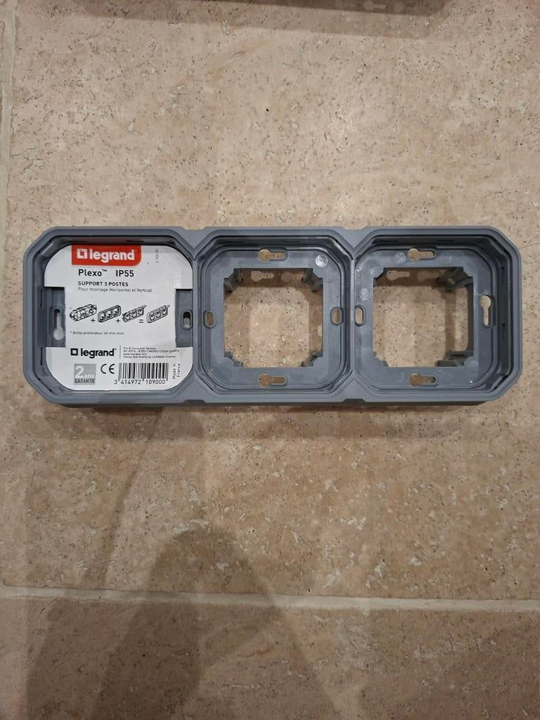Support 3 postes Plexo Ip55 Legrand Horizontale ou verticale, Enlèvement ou Envoi