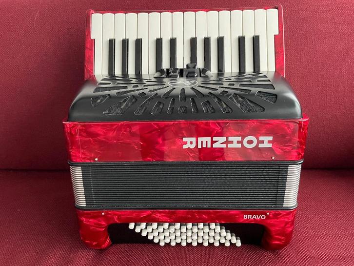 Nieuwe kleine Hohner Bravo accordeon . 48 bas ., Muziek en Instrumenten, Accordeons, Nieuw, Toetsaccordeon, 48-bas, Hohner, Met koffer