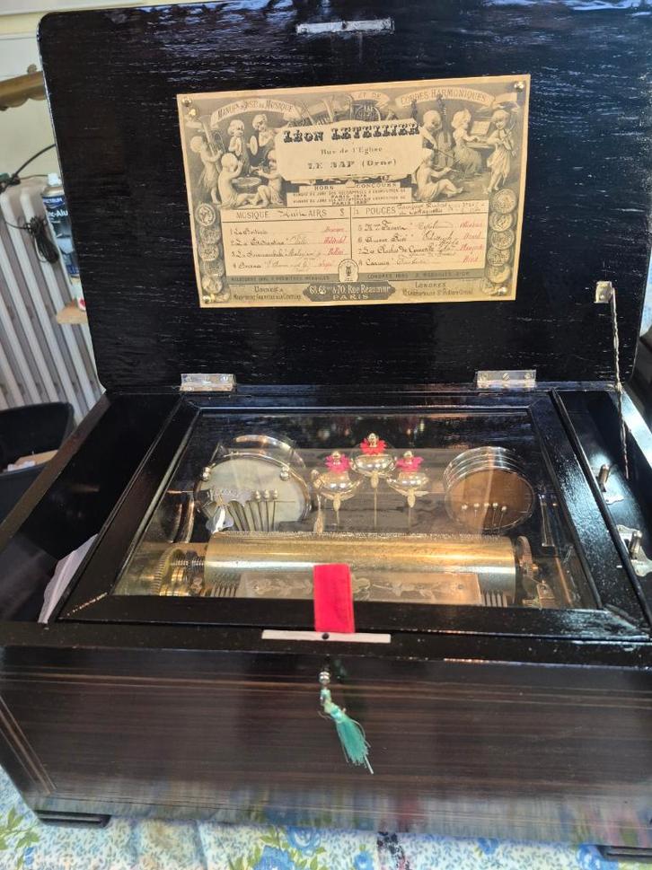 muziekdoos met bellen en castagnet, Antiek en Kunst, Curiosa en Brocante, Ophalen of Verzenden