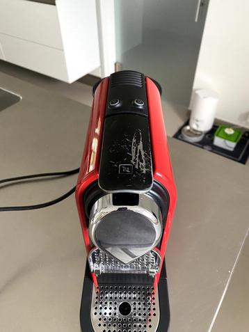 Machine à café  Nespresso de la marque Krups, Machine à espresso, Réservoir d'eau amovible, 1 tasse, Autres types