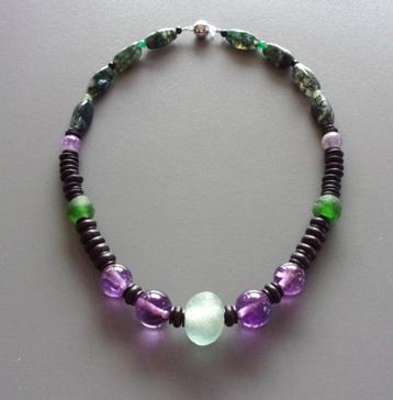 Paarse en groene glazen halsketting met jade voor dames