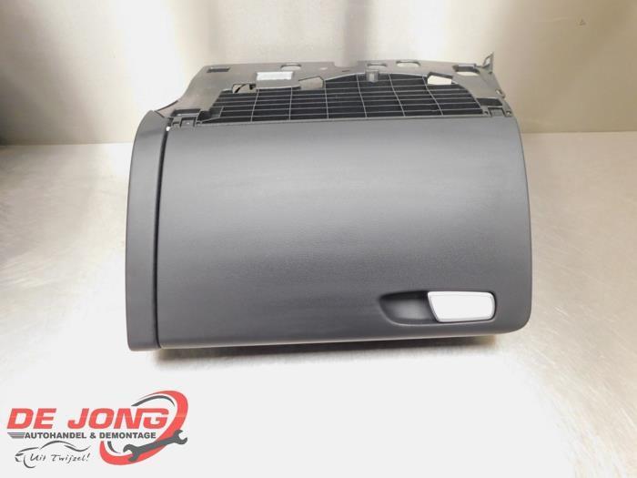 Boîte à gants d'un Audi A4, Autos : Pièces & Accessoires, Tableau de bord & Interrupteurs, Audi, Utilisé, 3 mois de garantie, Enlèvement ou Envoi