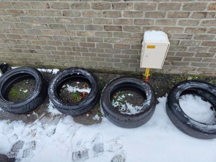 GRATIS vier banden 195/55 R16, Auto-onderdelen, Banden en Velgen, Band(en), All Season, 16 inch, 195 mm, Personenwagen, Gebruikt