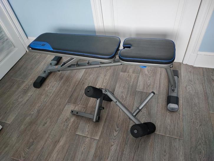 Domyos BA530 Fitnessbankje (Zeer goede staat!), Sport en Fitness, Fitnessmaterialen, Gebruikt, Fitnessbank, Armen, Benen, Borst