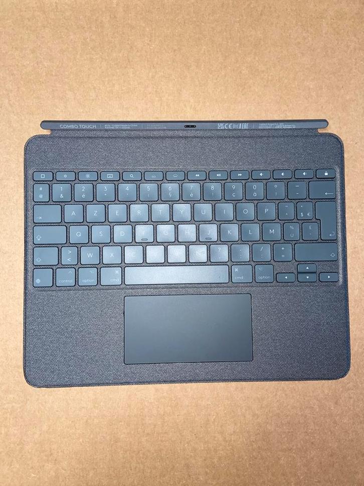 Logitech Combo Touch voor Ipad pro 13 inch, Computers en Software, Toetsenborden, Zo goed als nieuw, Azerty, Draadloos, Opvouwbaar