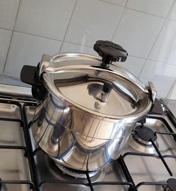 NIEUW MOULINEX 8 liter roestvrijstalen snelkookpan. beschikbaar voor biedingen