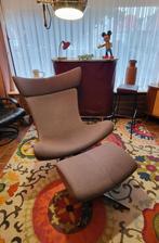 Retro design kuipzetel met hocker., Huis en Inrichting, Fauteuils, Ophalen, Zo goed als nieuw