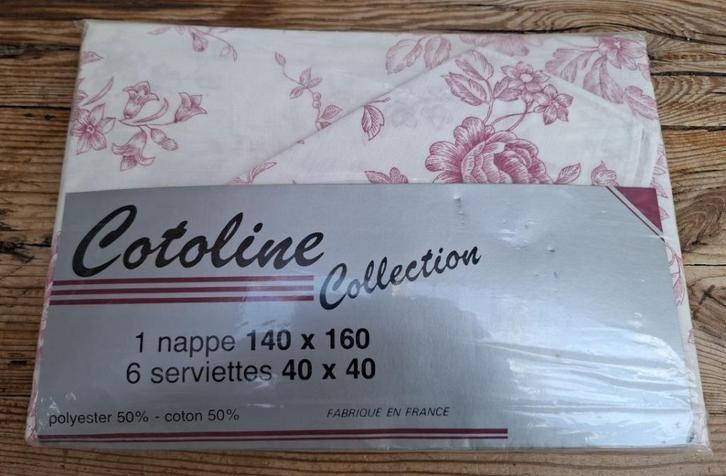 Vintage Frans tafelkleed + 6 servetten, donkerroze bloemen, Huis en Inrichting, Keuken | Textiel, Nieuw, Tafelkleed of Tafelzeil