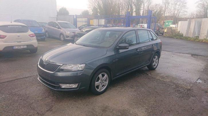 Skoda rapid 1200cc essence 92000km sgs chf clim JA, Autos, Skoda, Entreprise, Achat, Rapid, ABS, Caméra de recul, Airbags, Air conditionné