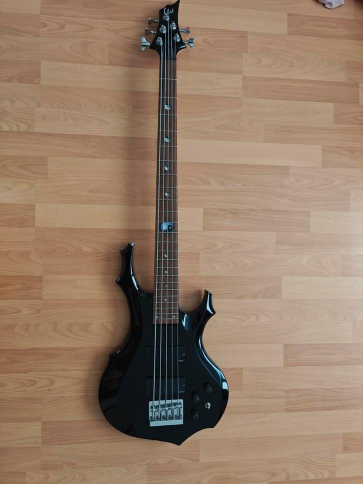 ESP LTD F-205 5-string basgitaar - Actieve EMG-pickups (18V), Muziek en Instrumenten, Snaarinstrumenten | Gitaren | Bas, Zo goed als nieuw