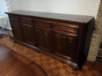 donker houten dressoir beschikbaar voor biedingen