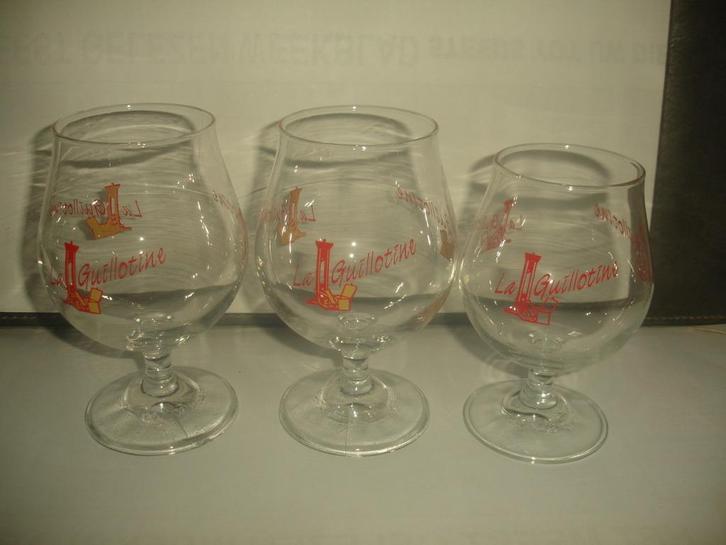 Bierglas La Guillotine, 3 x opschrift, 3 stuks voor € 3,00, Verzamelen, Biermerken, Zo goed als nieuw, Glas of Glazen, Overige merken