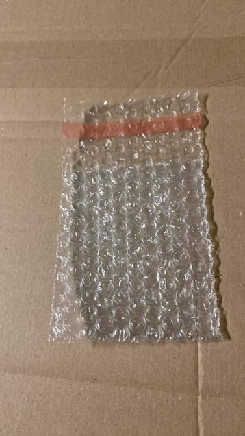 Verpakking bubbelzakjes 10x12 met flap en tape