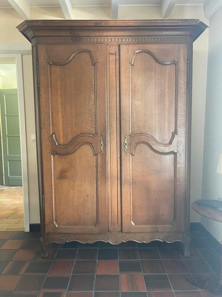 Antieke kledingkast in massief eikenhout — Louis XV-stijl, Antiek en Kunst, Antiek | Meubels | Kasten, Ophalen
