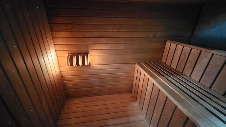 Finse binnensauna, Sport en Fitness, Sauna, Zo goed als nieuw, Ophalen