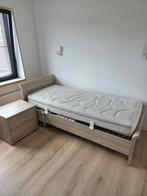Modieus elektrisch bed in berkenfineer + matras + nachttafel, Huis en Inrichting, Ophalen, Zo goed als nieuw