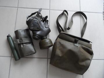Gasmasker met draagtas en accessoires beschikbaar voor biedingen