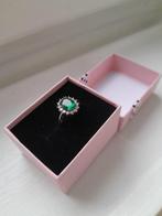 Klassieke zilveren damesring met een smaragd kleurige steen, Verzenden, Nieuw, Kleiner dan 17, Dame