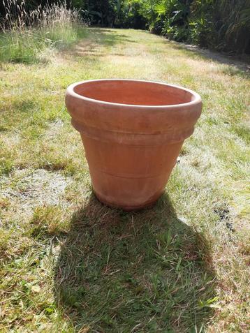 Mooie donkere terra cotta aarden bloempot 32 cm  beschikbaar voor biedingen
