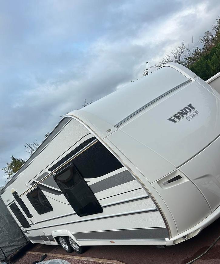 Fendt Larimar 700, Caravans en Kamperen, Caravans, Particulier, tot en met 5, 1250 - 1500 kg, Rondzit, Fendt, Frans bed, Omvormbare zithoek
