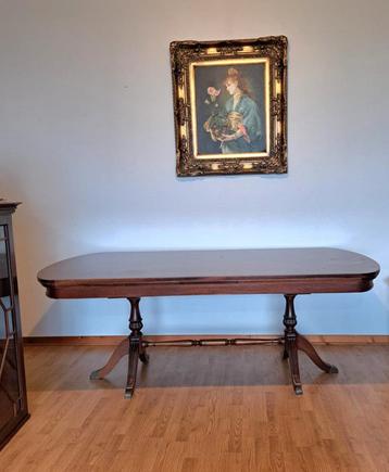 Uitschuifbare ovale tafel voor 8 tot 12

personen beschikbaar voor biedingen