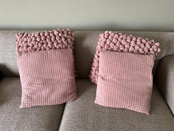 Roze kussens beschikbaar voor biedingen