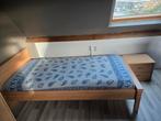 Eenpersoonsbed, houten frame, matras en nachtkastje, Huis en Inrichting, Slaapkamer | Complete slaapkamers, Ophalen