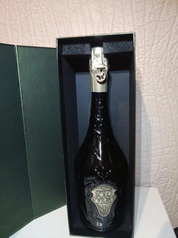Tomorrowland exclusive Cava SOLO VIDA gift box beschikbaar voor biedingen