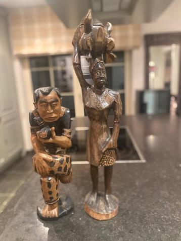 Statues africaines en bois disponible aux enchères