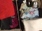 Lot de 43 vêtements/accessoires  small, Ophalen