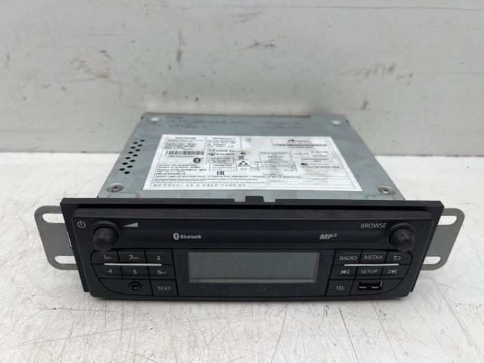 Radio van een Opel Vivaro, Auto-onderdelen, Elektronica en Kabels, Opel, Gebruikt, 3 maanden garantie, Ophalen of Verzenden