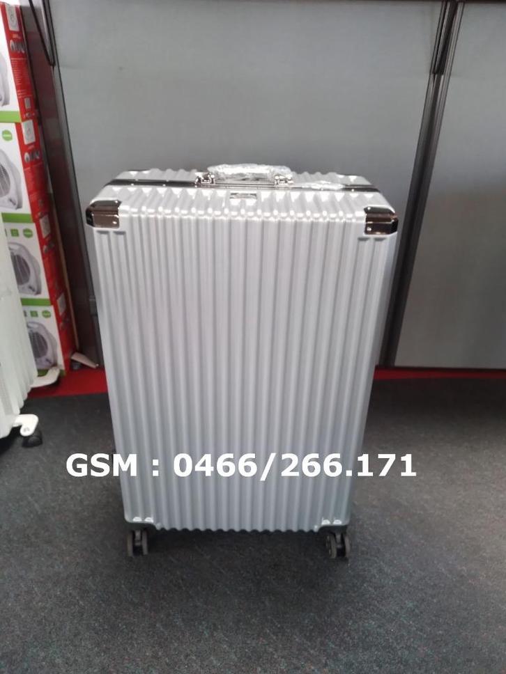 Nouveau Set de 3 Valises Model 2025 Gris, Bijoux, Sacs & Beauté, Valises, Neuf, Plastique dur, 70 cm ou plus, 55 cm ou plus, Roulettes