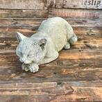 Betonnen tuinbeeld - dagdromende kat met gekruiste pootjes, Nieuw, Beton, Ophalen of Verzenden, Dierenbeeld